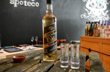 Tequila El Pial mit 2 Tequila Gläsern Gratis