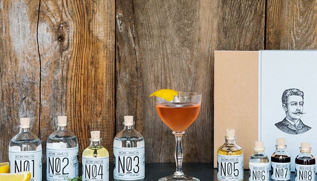 Mezcal-Alipús-Probierbox-mit-Zutaten-und-Rezept-für-Mezcal-Cocktails